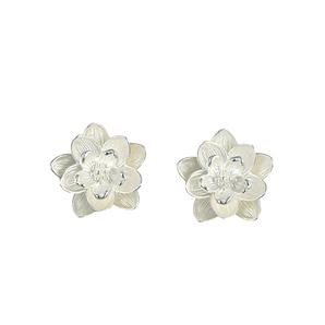  A floral sterling silver earring 